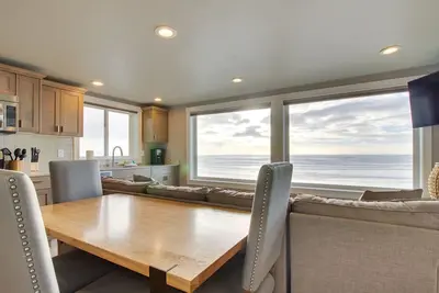 Image de Oceanside Inn #4: Storm Rock