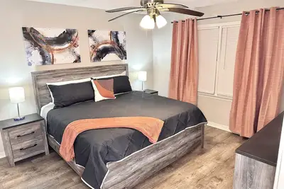 Image de New! Spacious 3 bedroom & Great for midterm stays