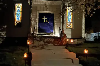 Image de Converted church, overlooks Cayuga Lake. Lots of space to spread out for family