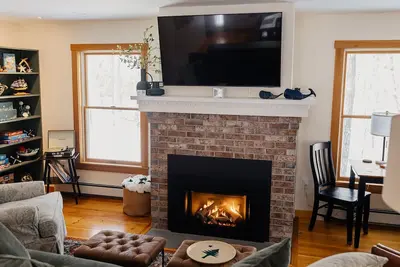 Image de New! Pemaquid Escape | Curated Comfort + Hot Tub