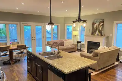 Image de Spacious 4 Bedroom, 3. 5 bath in Midtown