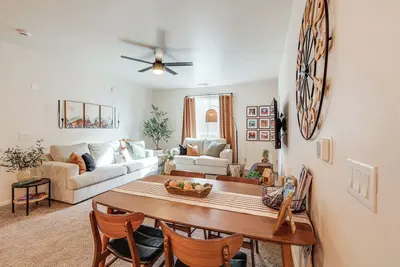 Image de 1 Mi to Dtwn Flagstaff: Condo w/ 2 Balconies!