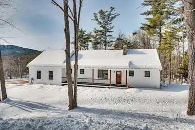 Image de 6 Mi to Lake Winnipesaukee: New Hampshire Home