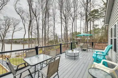 Image de Deck & Lake Gaston Access: Dog-Friendly Getaway