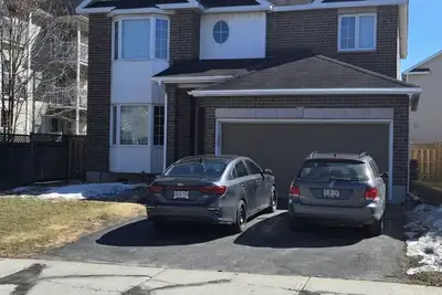 Image de Fully furnished house in Ottawa's Barrhaven Neighbourhood. Pool table