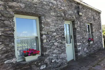 Image de Traditional cosy stone cottage with sea views