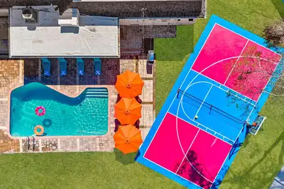 Heated Pool, Pickleball, Mini Golf—7 mi to Beach