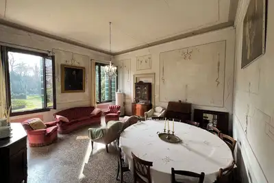 Spacious 9-Ac-bedroom villa_500mq near Venice