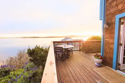 Image de Spring Lily! Amazing View! Hot Tub! Serene house & WiFi in beautiful Bodega Bay