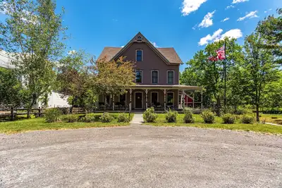 Image de Spacious 7-bedroom house with Ac, WiFi in peaceful Hensonville