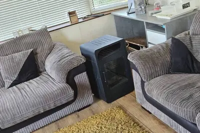 Cheap & Cheerful Cabin with WiFi in Swinford