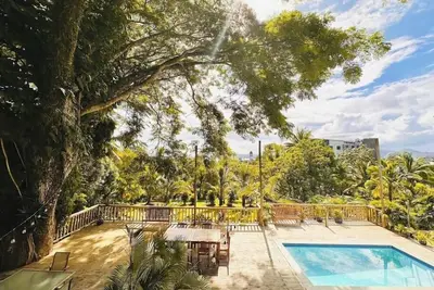 Image de *The Williamson House with Pool - Domain