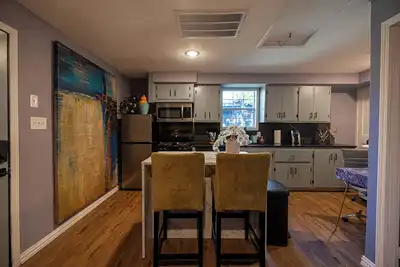 Image de Cozy Fully Furnished, 1-Bedroom Rental in brilliant Dallas with all bills paid!