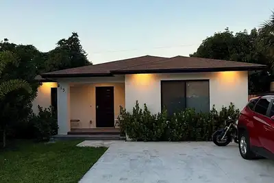 Image de New Modern Home Build 2024 Spacious 5-bedroom house in charming Delray Beach