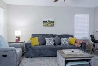 Image de Peaceful & Quiet Neighborhood 30 Days Minimum Stay