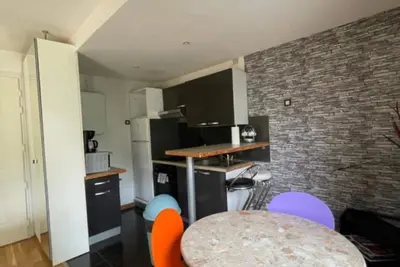 Image de Spacieux, vue sur jardin, proche des commodités, à 30 min de Paris en transport.
