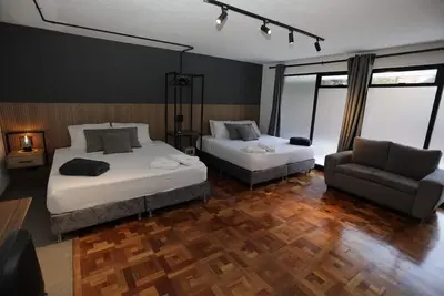 Image de Spacious 5-bedroom house with Ac, WiFi in welcoming Medellín