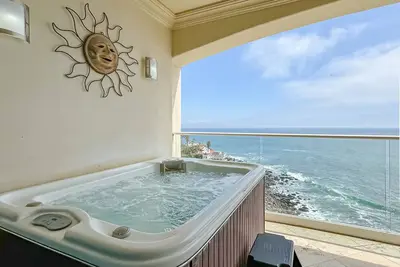 PrivateJacuzzi-LasOlasCondo-Pool&Jacuzzis-Rosarito