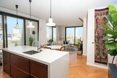 Image de WealthyStays: Downtown Penthouse