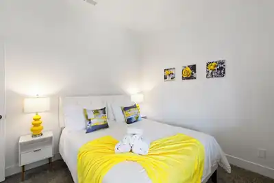 Image de Modern Oasis: Cozy Retreat Near the Strip