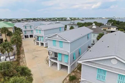 Image de Neptune's Nook | Pet Friendly | Sleeps 10