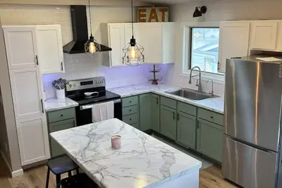 Image de 4bed-2bath 1. 3 Miles from Lambeau