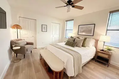 Image de 2 Br Luxury Oasis 1 Block from Beach & Downtown