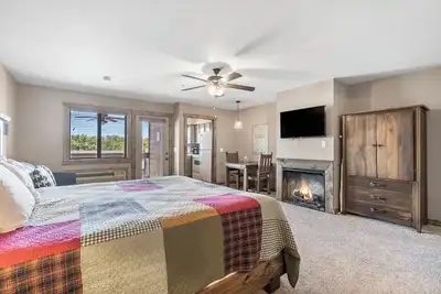 Image de Studio Condo in a Lake Community, 2 min from Silver Dollar city, Resort Amenities and Ticket Deals! !