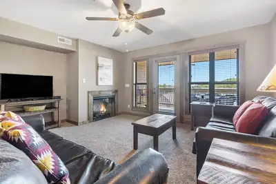 Image de 1 Bedroom, Sleeps 8, Lake community, 2 Min to Silver Dollar City!