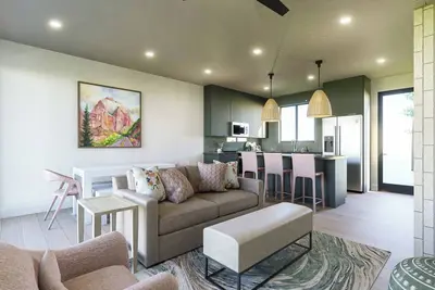Image de The Montclair, a luxurious 1 bed 1 bath villa that embodies comfort and style.