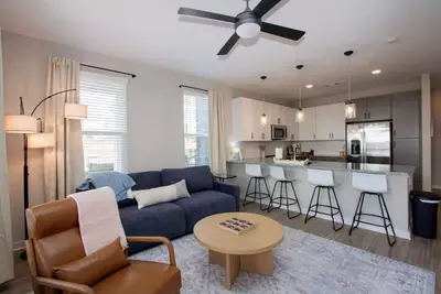 Image de Brand new apartment, 10 minutes from Downtown w/Pool|Wi-Fi|Publix|Free Parking