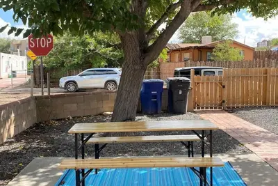 Image de Large One-Bedroom Adobe Near Downtown