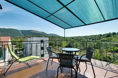 Image de Appartement de trois chambres avec la terrasse Grebastica, Sibenik (A-23940-b)