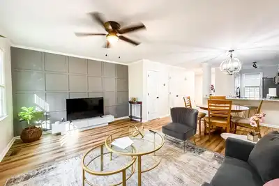 Image de Ideally Situated 2br 2ensuite Townhome in Raleigh
