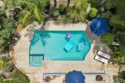 Image de Snowbirds Unite! Stunning 3-Bedroom Home on Golf Course with Private Pool & Spa