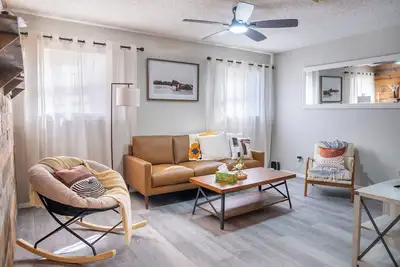 Image de Charming house in brilliant Euless with pool table close to Dfw\/At&T stadium