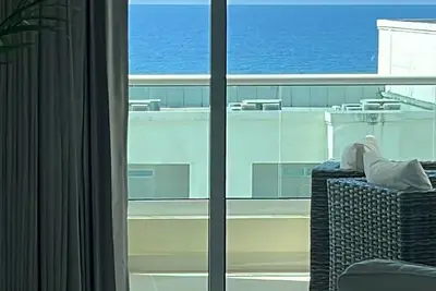 Image de Ocean Oasis Luxe 1br condo with private balcony stunning  ocean views  🌊🏝️