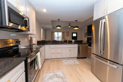 Image de The Aniston - Charming Retreat in the Heart of Downtown New Albany