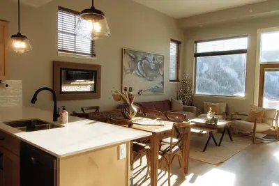 Image de Sunny Slops Retreat- Ski in out with panorama view