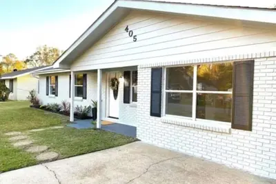 Image de Relax in Style - Close to Downtown and the Beach!