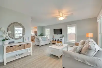Image de Walk to Shore: Multi-Deck Townhome in Kure Beach!