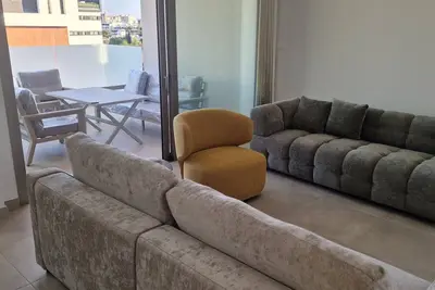 Image de Appartement élégant de 2 chambres avec grande terrasse