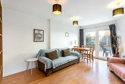 Image de Home in the Heart of Hackney Downs