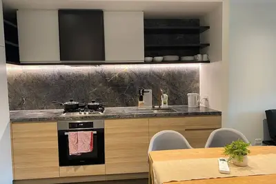 Image de Modern 2-Bed Apt + Parking | West Melbourne!