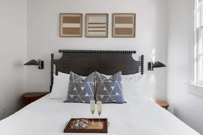 Image de Ivory Loft Downtown | Close to Shops & Restaurants