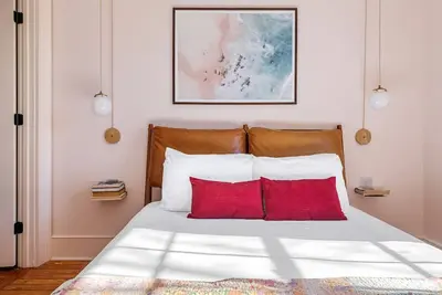 Image de Whole House|Downtown|Sleeps 16