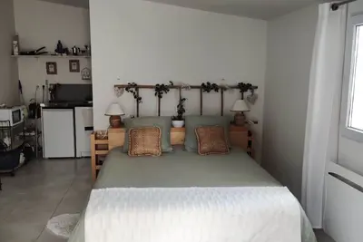 Image de Studio ind. dans villa Castelnau centre, pkg gratuit ext, proximité cl. du Parc.