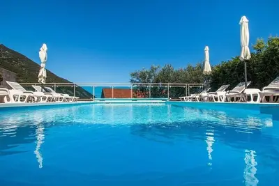 Image de 4 Bedroom Apartment With Pool
