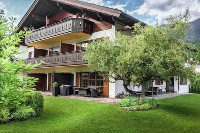 Image de Cosy, sunny holiday apartment with large terrace and mountain views