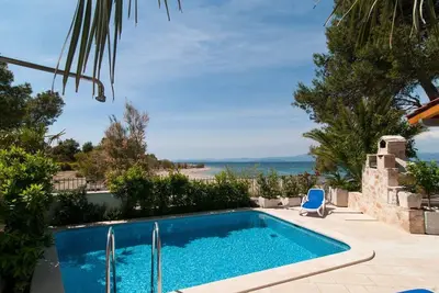 Image de New! Exclusive Beachfront Villa with Pool for 8 at Island BraÄŤ